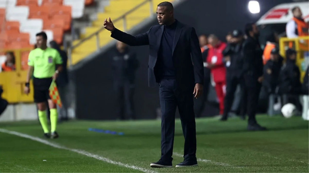 Adana Demirspor’da Patrick Kluivert ile yollar ayrıldı