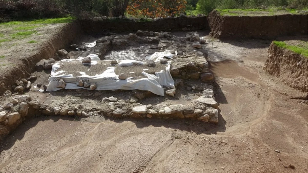 Apollon Smintheus Tapınağı’nda 2 bin yıllık mezar bulundu! Bir mezara 10’dan fazla kişi gömülmüş