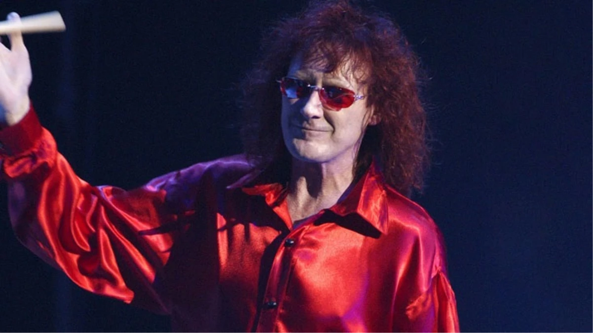 Dünyaca ünlü rock müzik grubu AC/DC’nin ilk bateristi Colin Burgess hayatını kaybetti