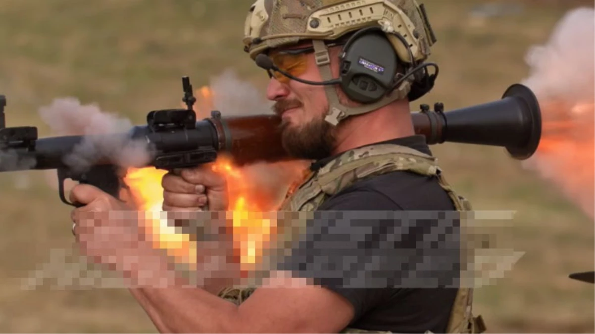 Omuzunda roketatar patlayan Youtuber Adam Knowles, ağır yaralandı