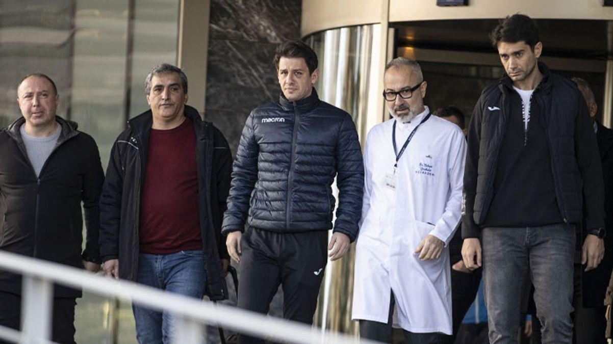 Saha ortasında yumruklu saldırıya uğrayan hakem Halil Umut Meler taburcu oldu