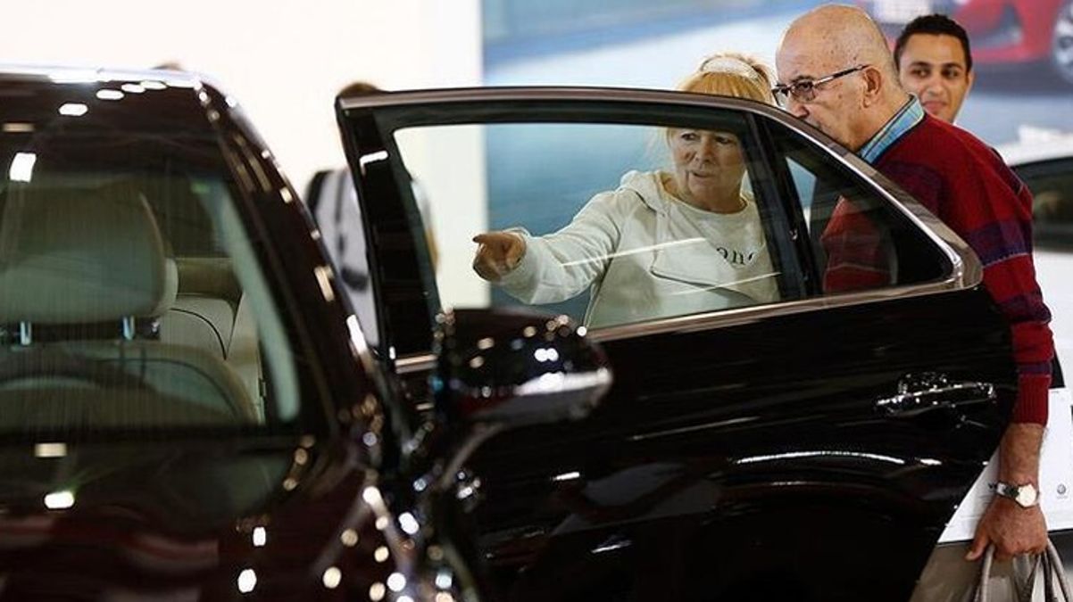 Sıfır araçlarda rüzgar tersine döndü! Stokları eritmek isteyen firmalar yüzde 25’e varan indirimlere gitti