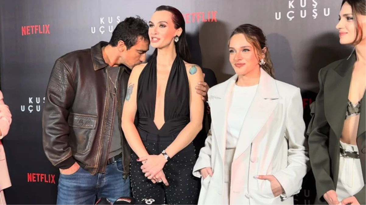 Törene damga vuran anlar! İbrahim Çelikkol, iltifatlarına dayanamadığı Birce Akalay’a omzunu öperek karşılık verdi