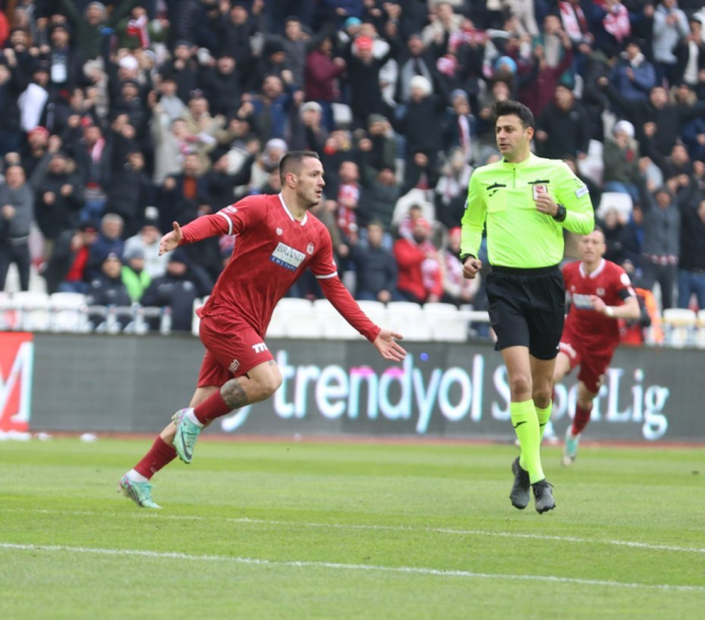 Beşiktaş, Sivasspor'a deplasmanda 1-0 yenildi