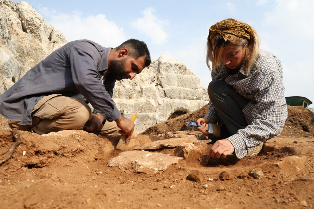 Diyarbakır'da 0-6 yaş arası 54 çocuğun gömülü olduğu mezarlık bulundu
