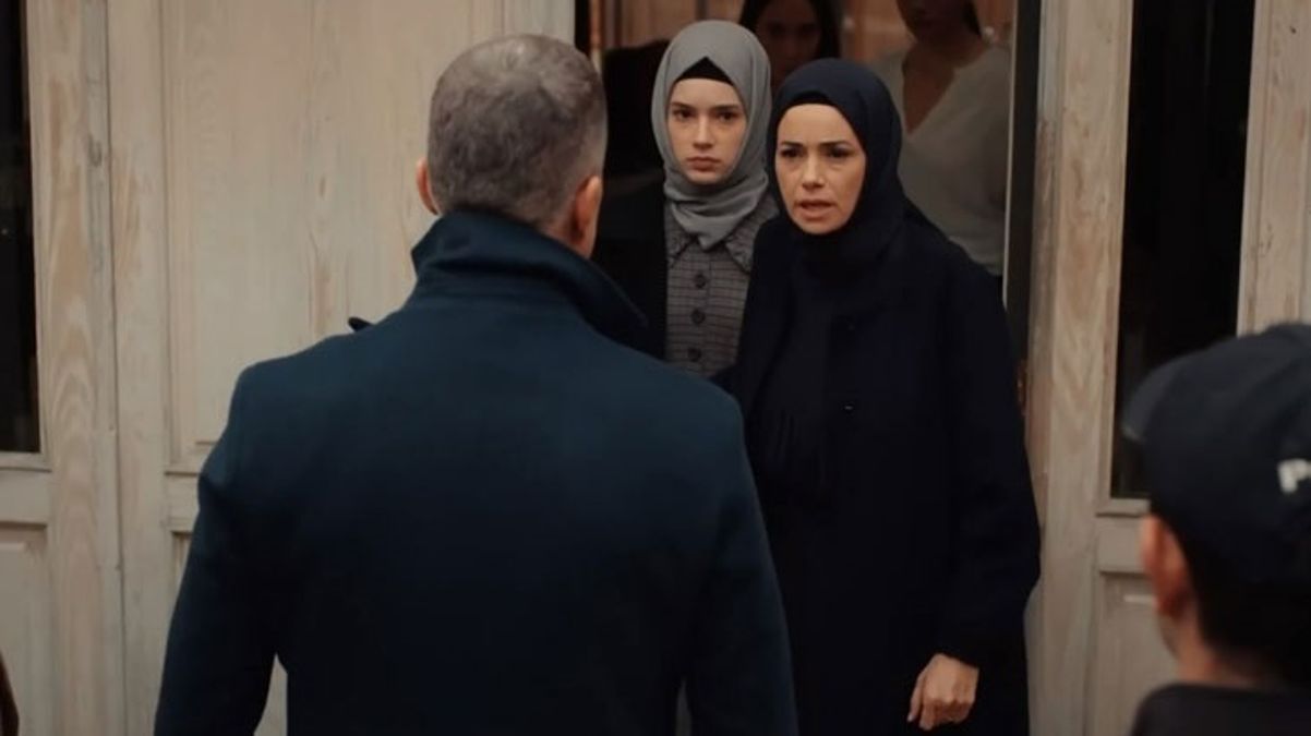 Çekim izinleri iptal edilen Kızıl Goncalar’ın platosu taşındı