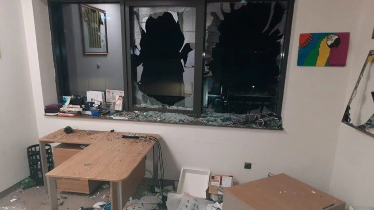 Esenyurt’ta babası dahil 10 kişiyi bıçaklayan şahıs, doktoru da darp etmiş