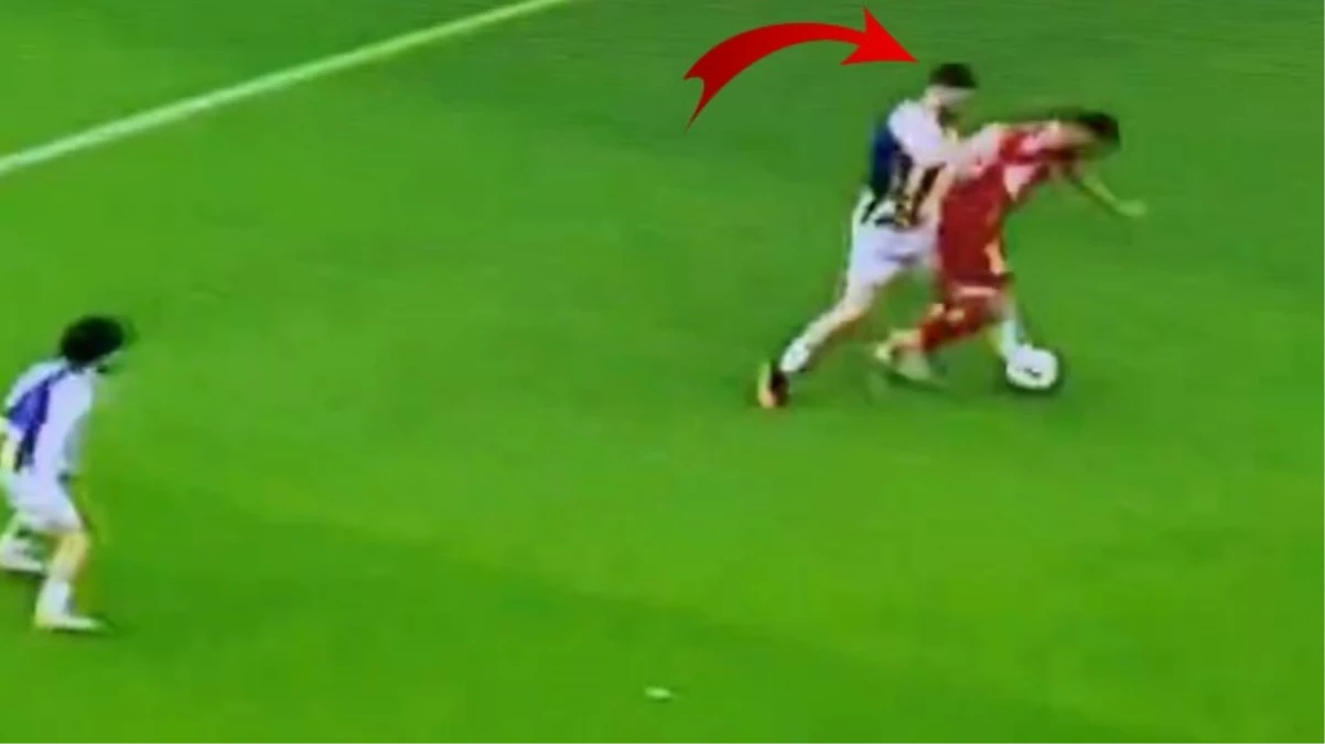 Fenerbahçe’nin yediği gol öncesinde faul var mı? Yorumcular aynı kararda hemfikir oldu