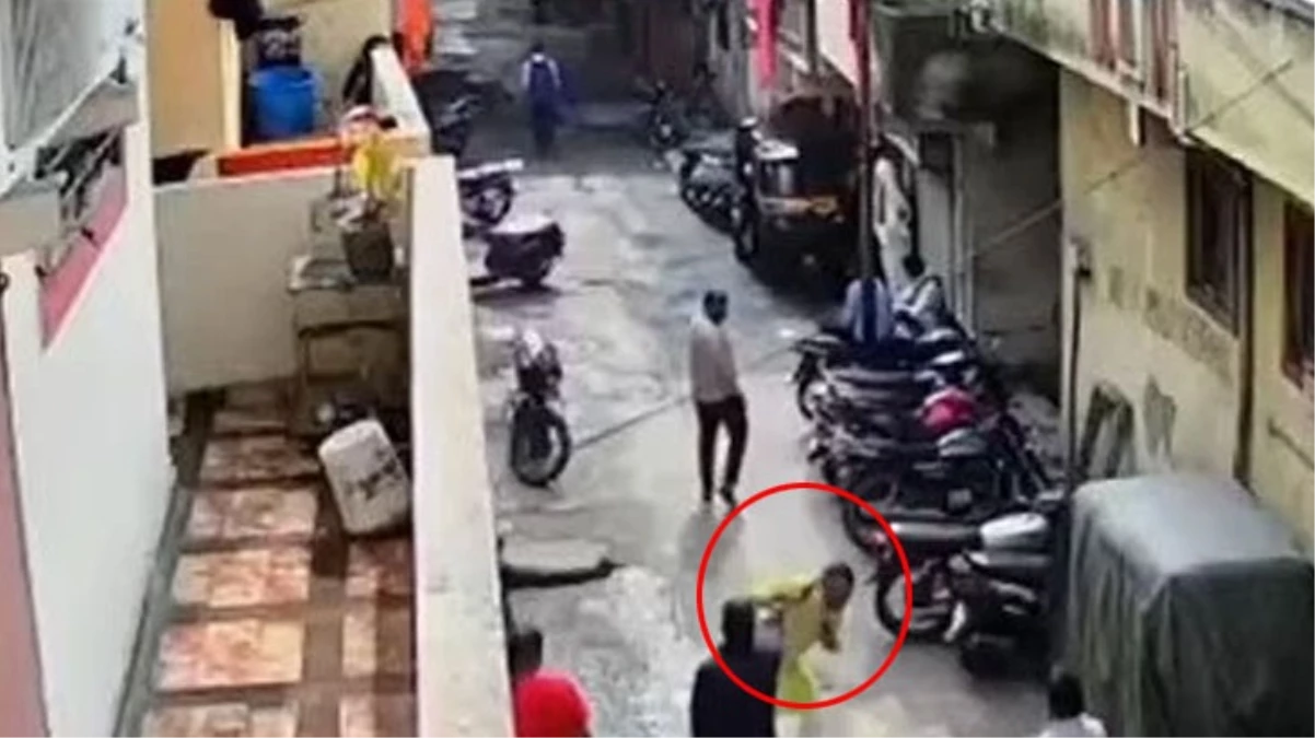 Hindistan’nın en tanınmış çete lideri kendi adamları tarafından sokak ortasında öldürüldü