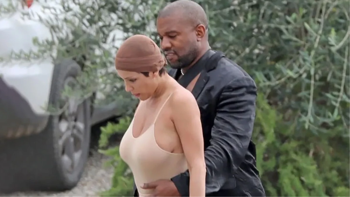 Kanye West’in eşi Bianca Censori mini bikini üstüyle alışverişe çıktı! Görenler dönüp bir daha baktı
