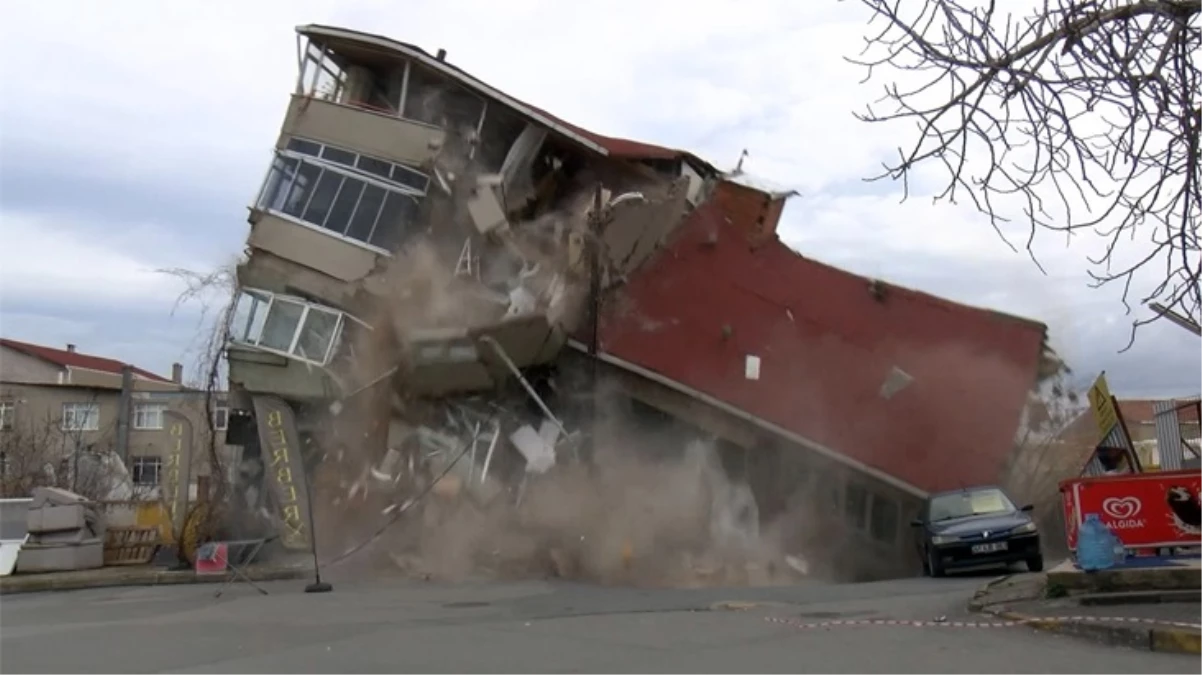 Ümraniye’de metro çalışmasının yapıldığı alanda 2 bina çöktü! O anlar saniye saniye kamerada