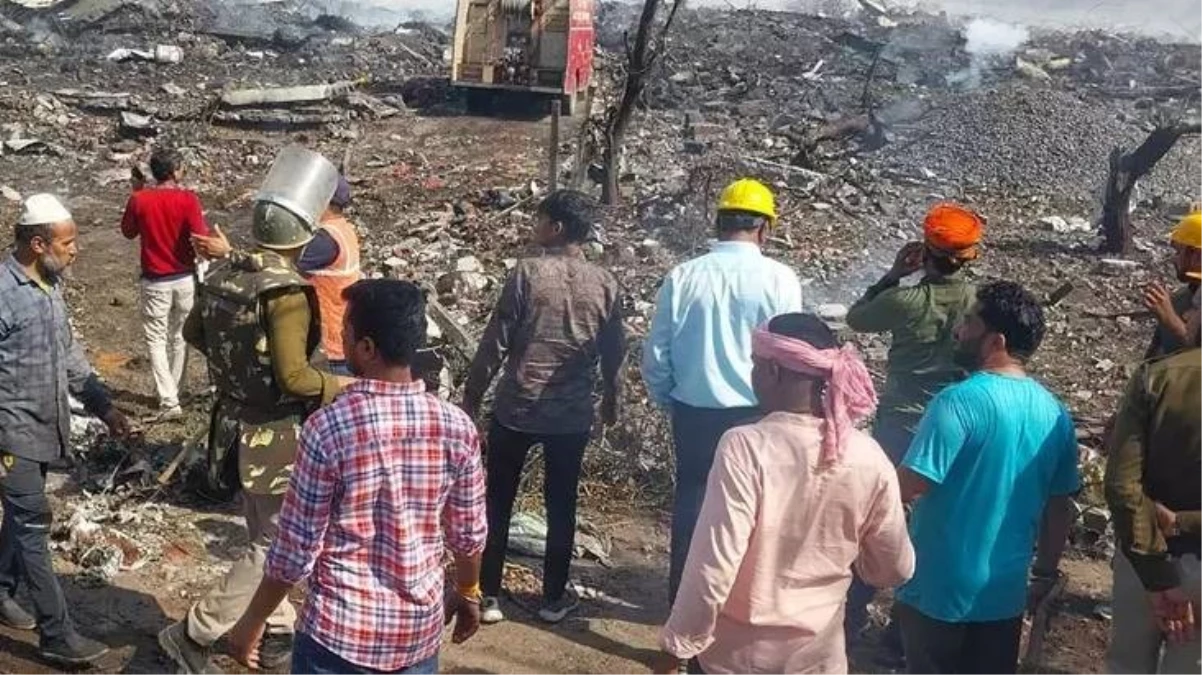 Hindistan'da havai fişek fabrikasında patlama: Çok sayıda can kaybı var