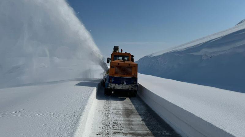 Yüksekova’da 80 köy yolu ulaşıma açıldı