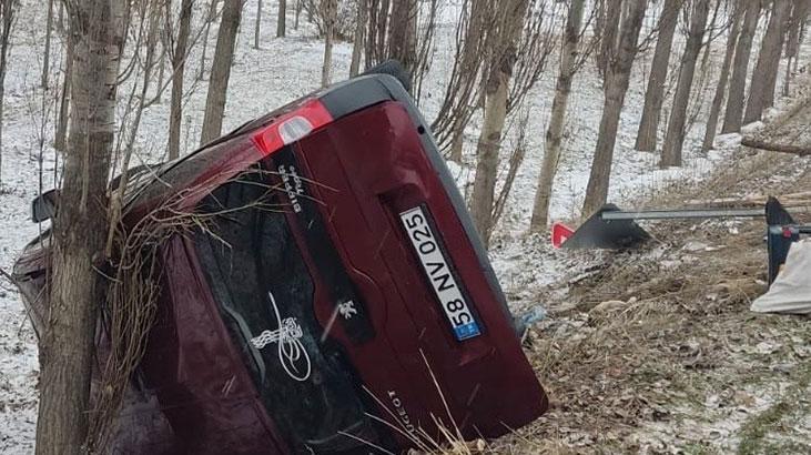 Sivas’ta hafif ticari araç devrildi!