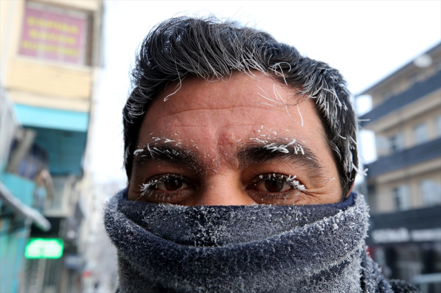 Türkiye'nin en soğuk yeri artık Çıldır! Eksi 33 derecede vatandaşın kirpiği bile dondu