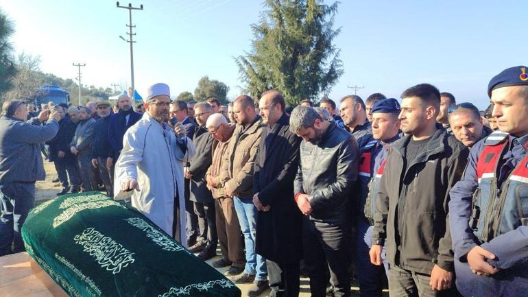 İzmir'de öldürülen taksici memleketinde toprağa verildi! Oğlu özel izinle cenazeye katıldı