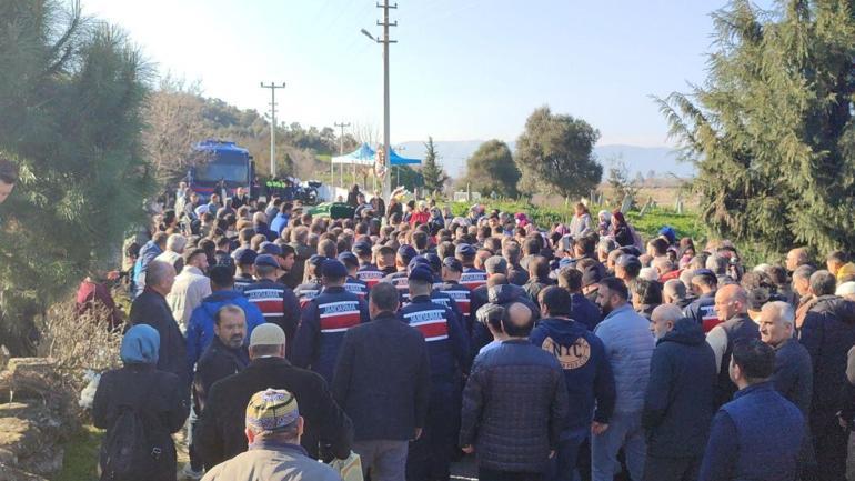 İzmir'de öldürülen taksici memleketinde toprağa verildi! Oğlu özel izinle cenazeye katıldı