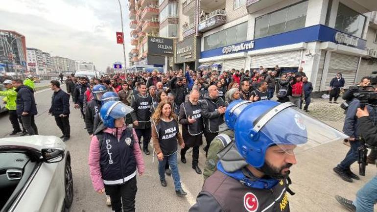 Diyarbakır'da DEM Partili vekiller, yol kapatıp, eylem yaptı