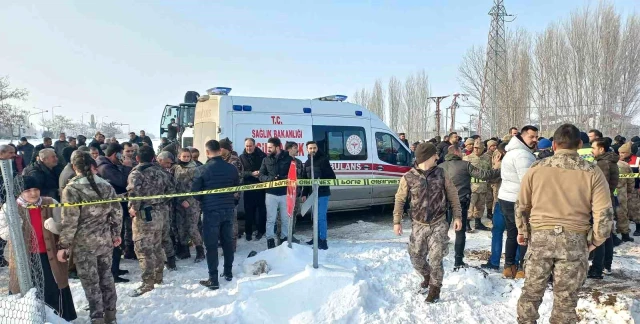 Hayvan yüklü TIR'a tren çarptı: 2 ölü, 2 yaralı