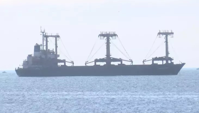 Denizi kirlettiği için ceza kesilen gemi İstanbul Boğazı'nda kaza yaptı