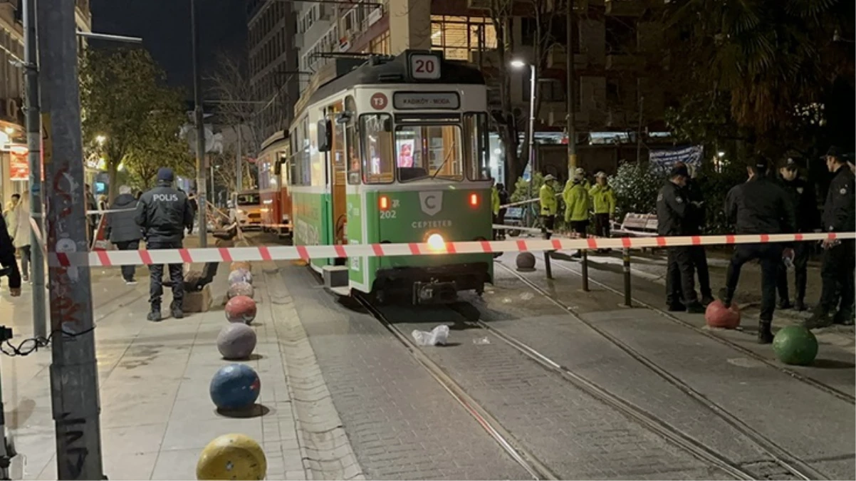 Kadıköy'de torununu kurtaran kadın tramvayın altında kalarak hayatını kaybetti