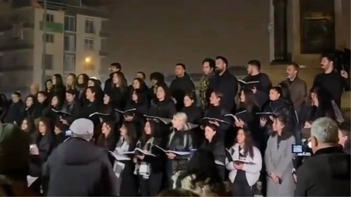 Hataylılar asrın felaketinde kaybettiklerini ayrılık şarkısıyla andı