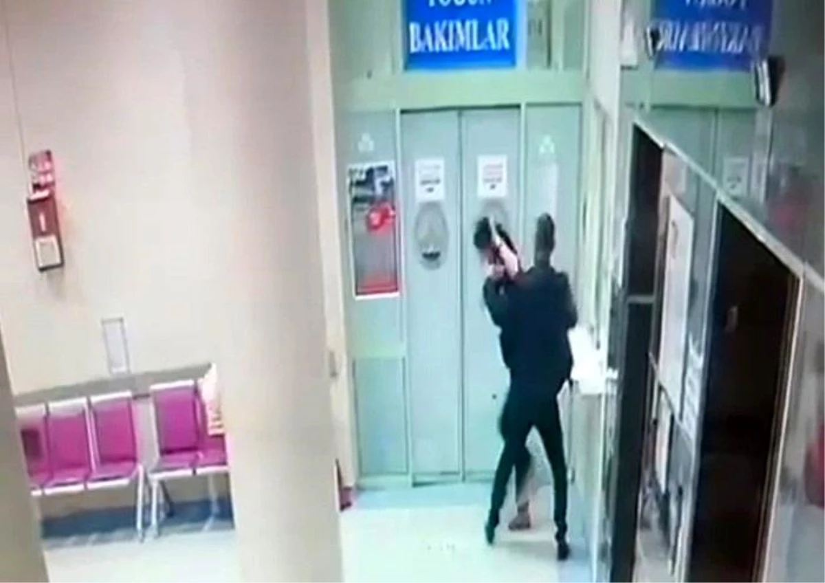 Ölüm haberini veren doktora saldırdı