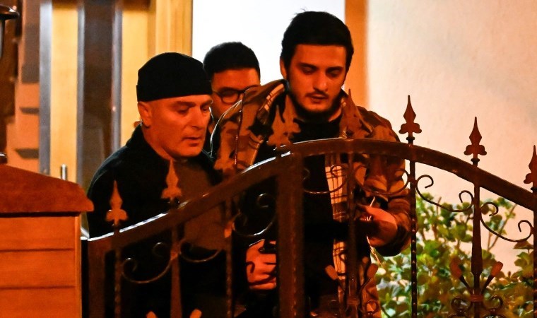 Kartal’da bir kişi annesini rehin aldı