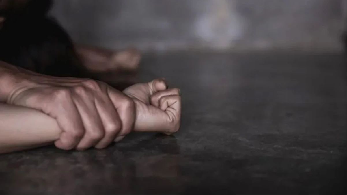 Kendini doktor olarak tanıtıp girdiği evde…