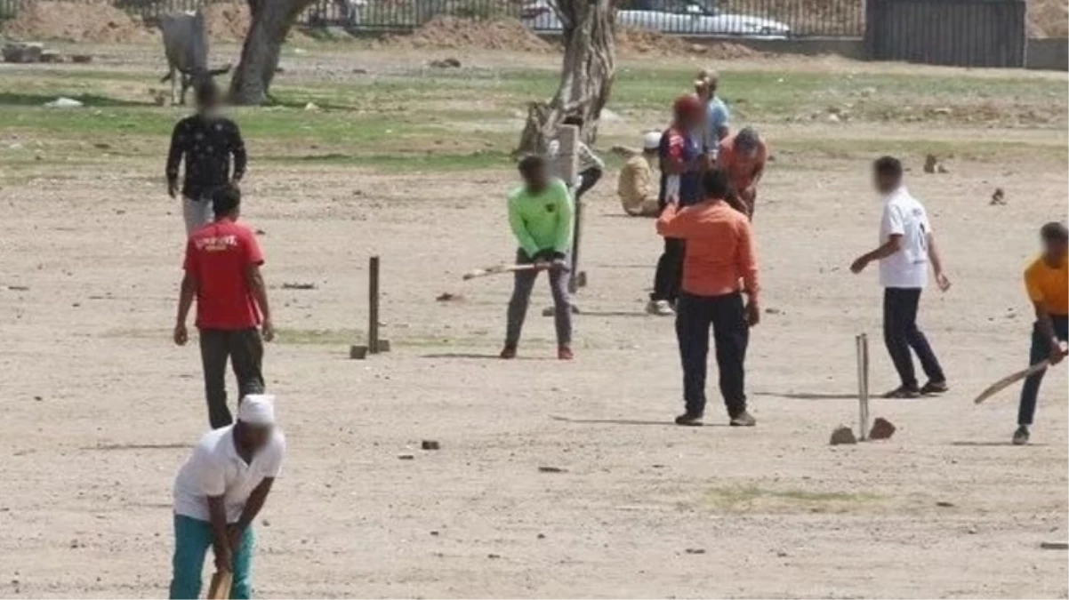 Kriket maçında çıkan kavgada bir kişi taşlanarak öldürüldü