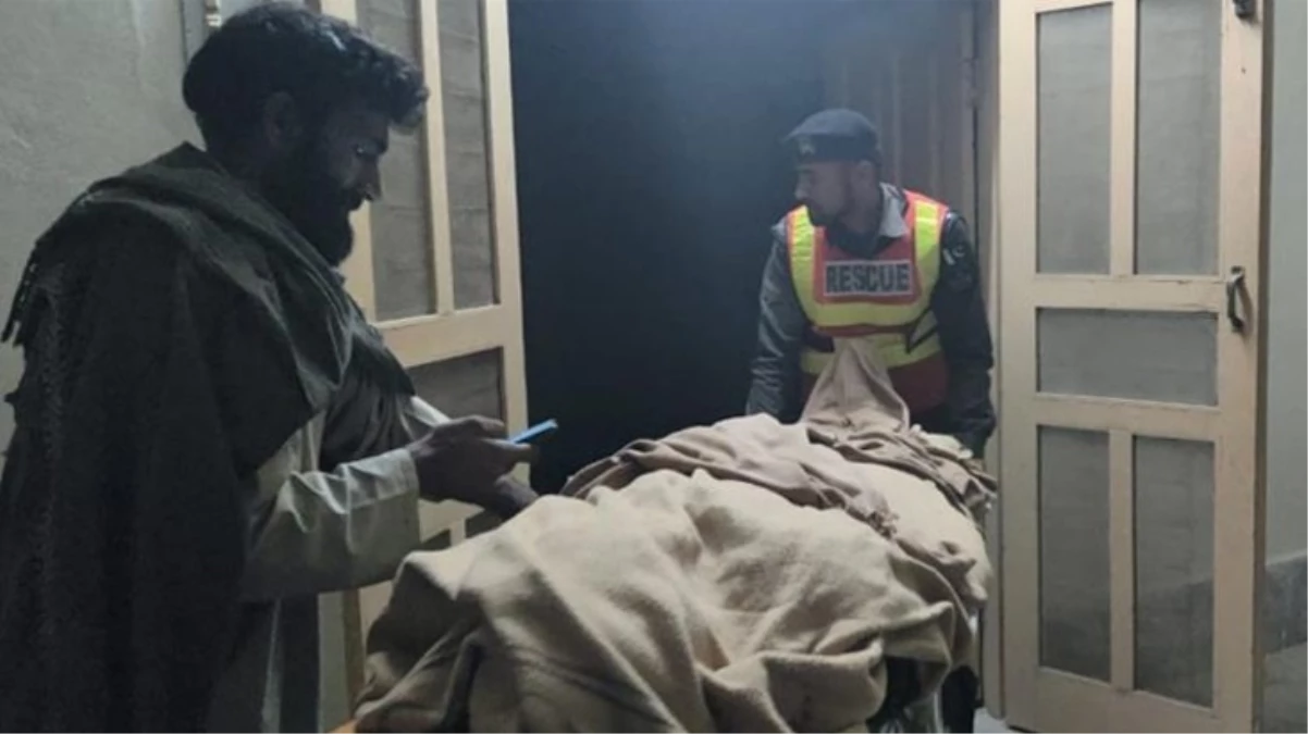 Pakistan’da polis karakoluna saldırı: 10 ölü, 6 yaralı