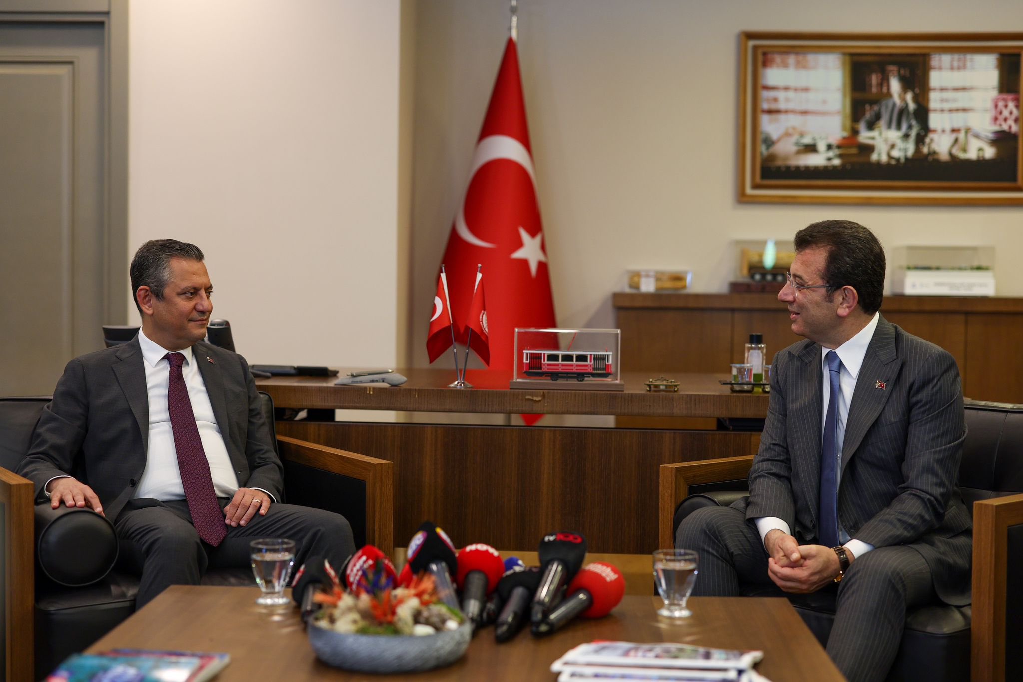 Özgür Özel, Ekrem İmamoğlu’nu ziyaret etti