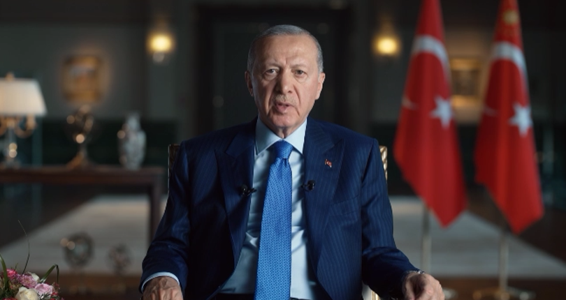 Cumhurbaşkanı Erdoğan : “Millet olarak birbirimize ne kadar sıkı sarılırsak sorunların üstesinden o derece kolay geliriz”
