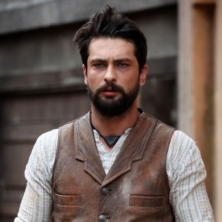 Onur Tuna’nın Yeni Tarzına İsmail Hacıoğlu:  Gıcık mısın oğlum sen?