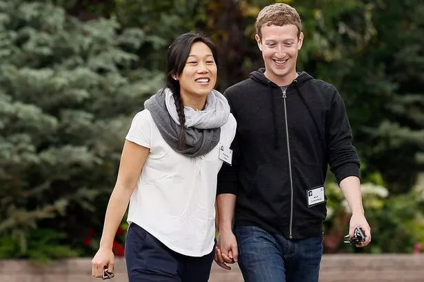Facebook’un kurucusu Mark Zuckerberg, eşi Priscilla Chan’a olan sevgisini göstermek için Roma geleneğine uygun heykel yaptırdı