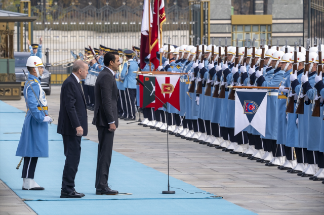 Cumhurbaşkanı Erdoğan, Katar Emiri El Sani'yi resmi törenle karşıladı