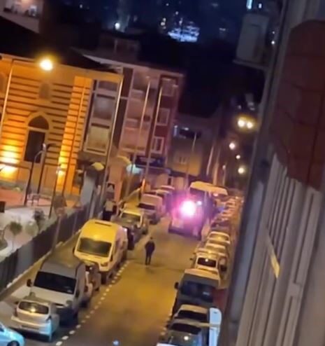 Küçükçekmece’de alkollü şahıs 8 araca hasar verdi