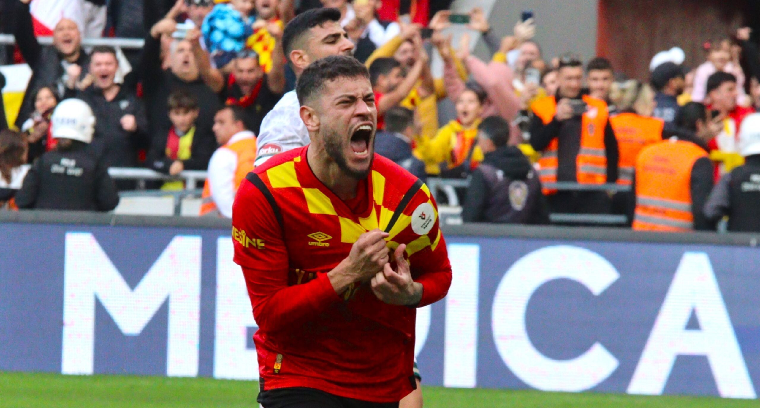 Beşiktaş’ın gündemindeki Romulo için görüşmeler başladı