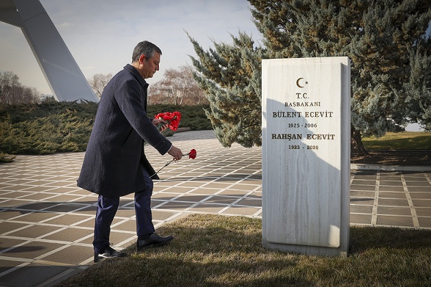 Deniz Baykal, ölümünün ikinci yılında mezarı başında anıldı