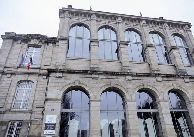 Fransız doktor, yüzlerce çocuğa cinsel istismardan yargılanıyor