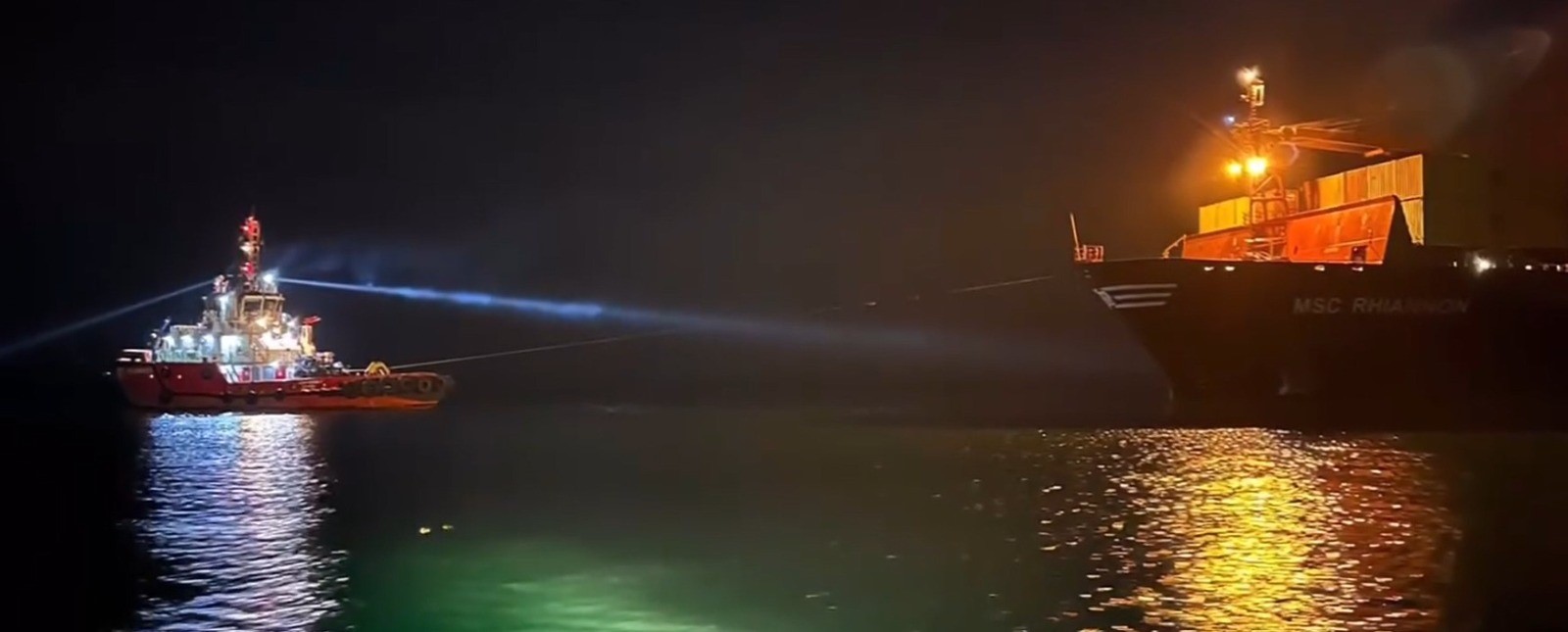 Yeşilköy’de karaya oturan kargo gemisi 13 saat sonra kurtarıldı