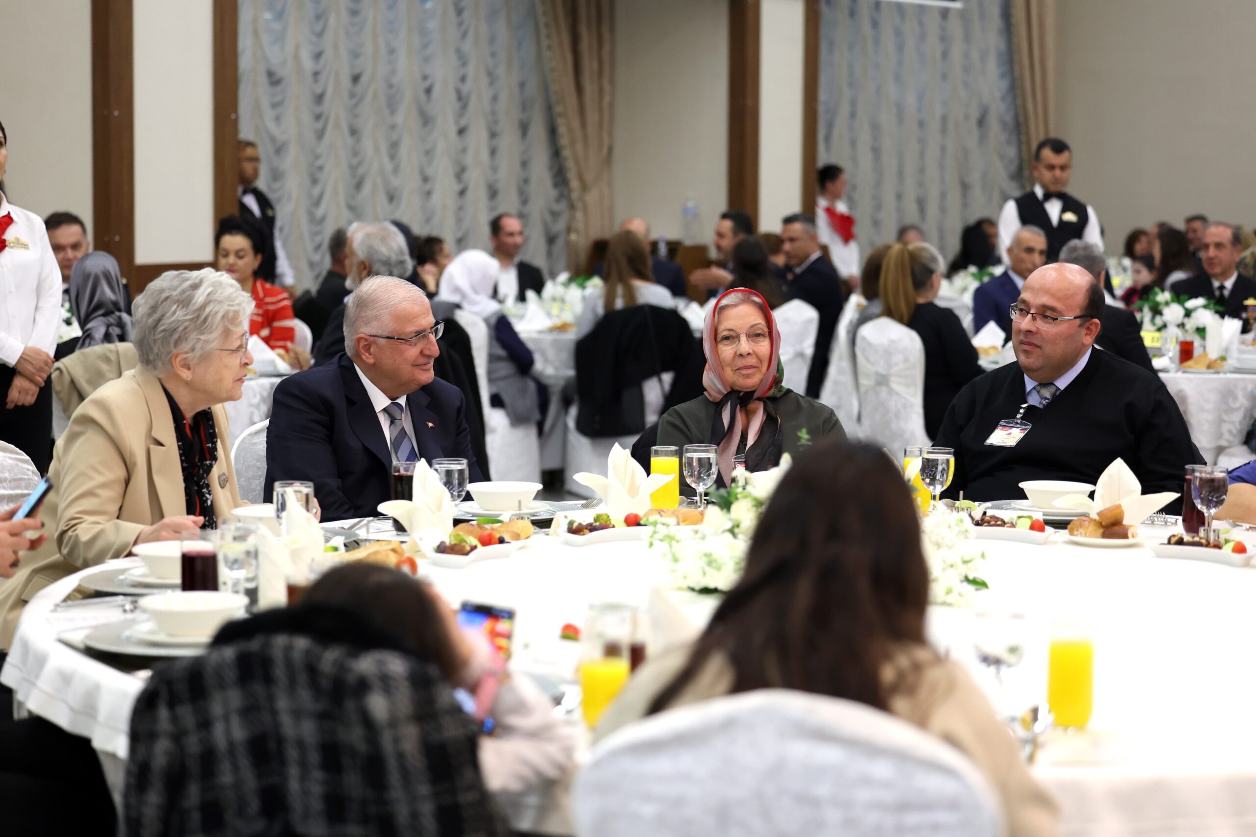 Bakan Güler: “Terör örgütü derhâl ve koşulsuz olarak silahlarını teslim etmelidir”