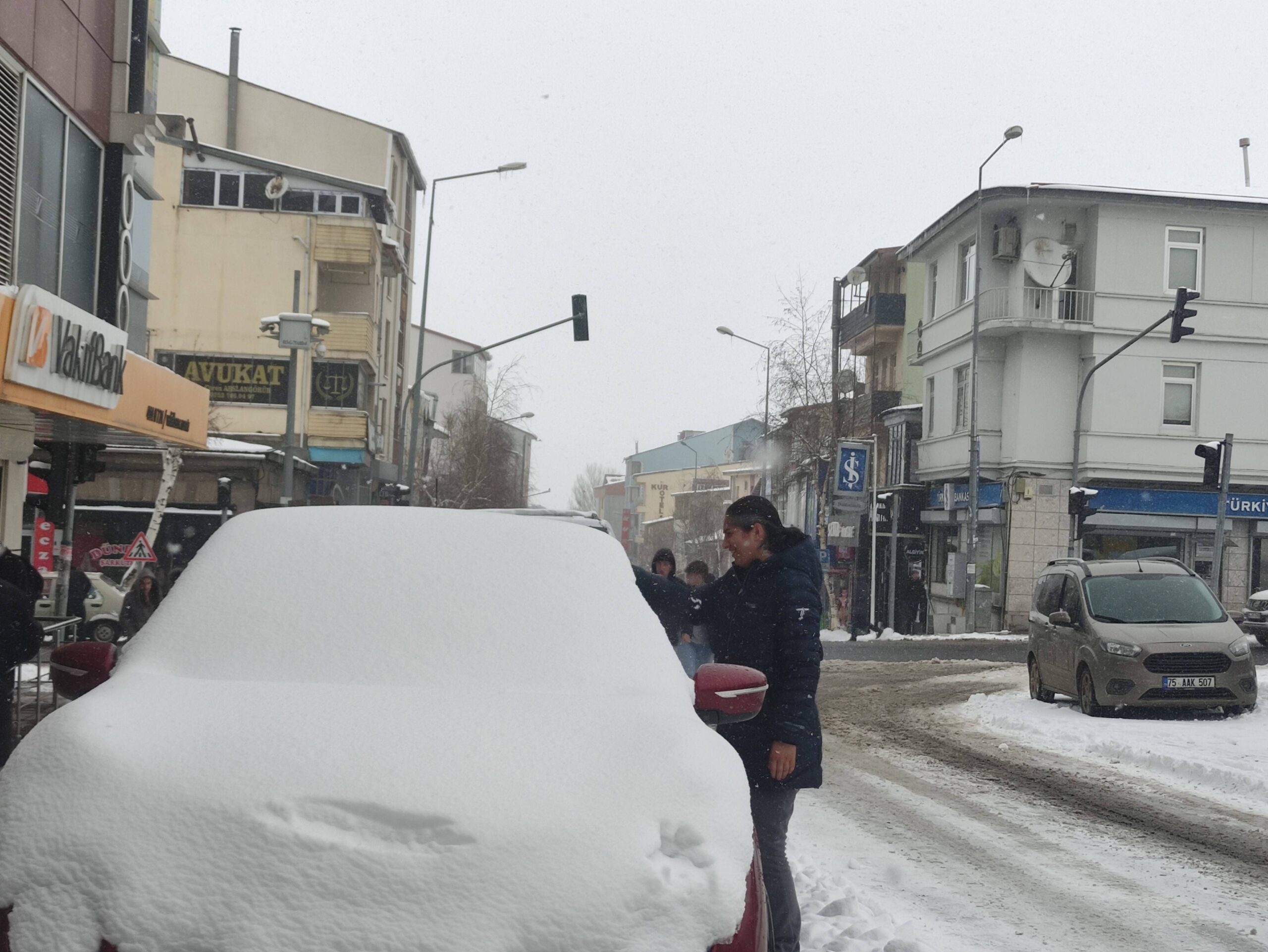 Ardahan’da kar ve soğuk hava etkili oldu