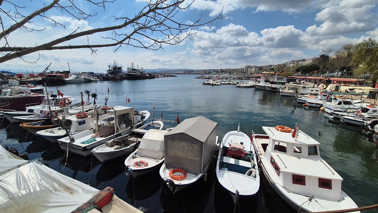 Marmara Denizi ulaşımına Poyraz engeli: Balıkçılar limana döndü