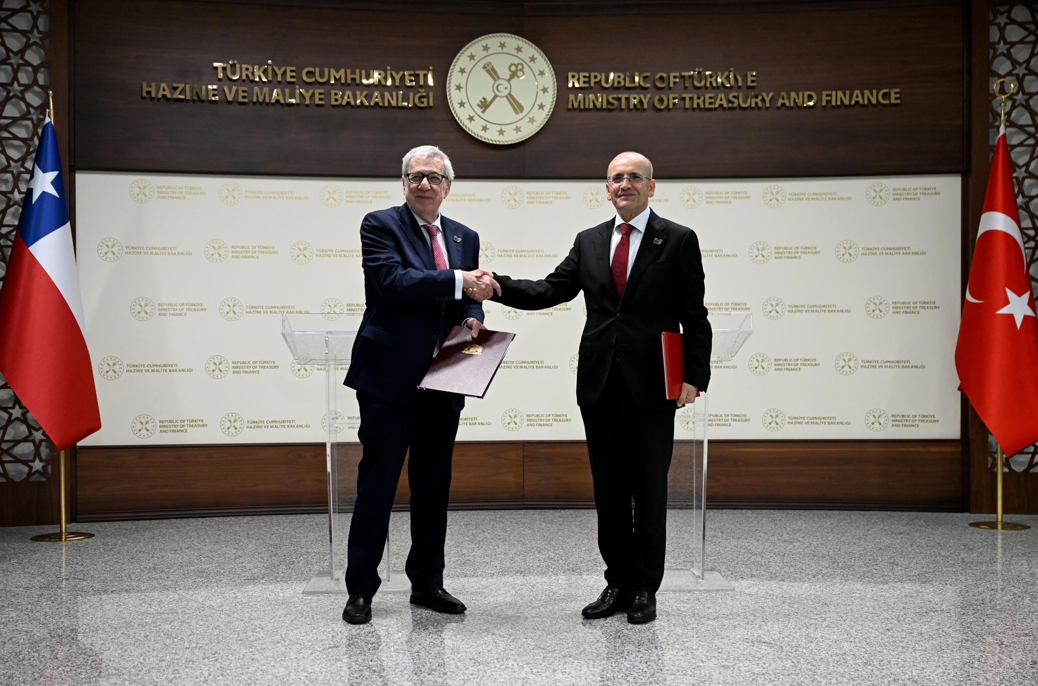 Bakan Şimşek, Şili Bakanı Klaveren ile iş birliği protokolü imzaladı