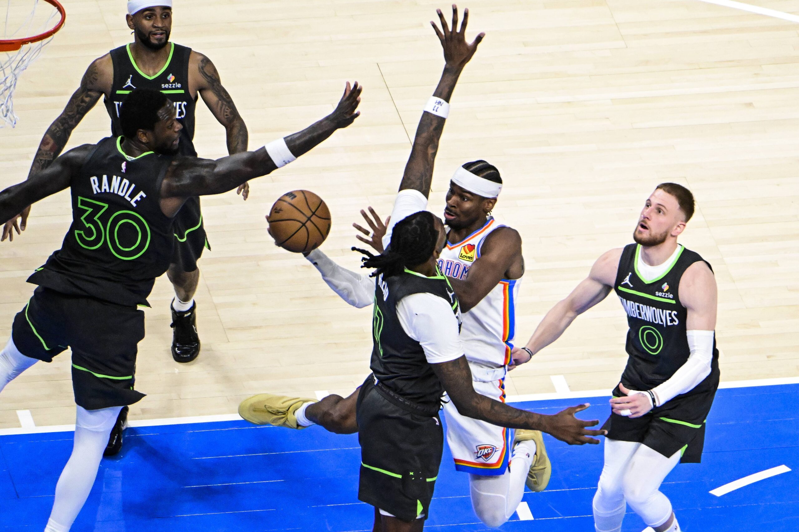 Batı Konferansı finalinde Oklahoma, 1-0 öne geçti
