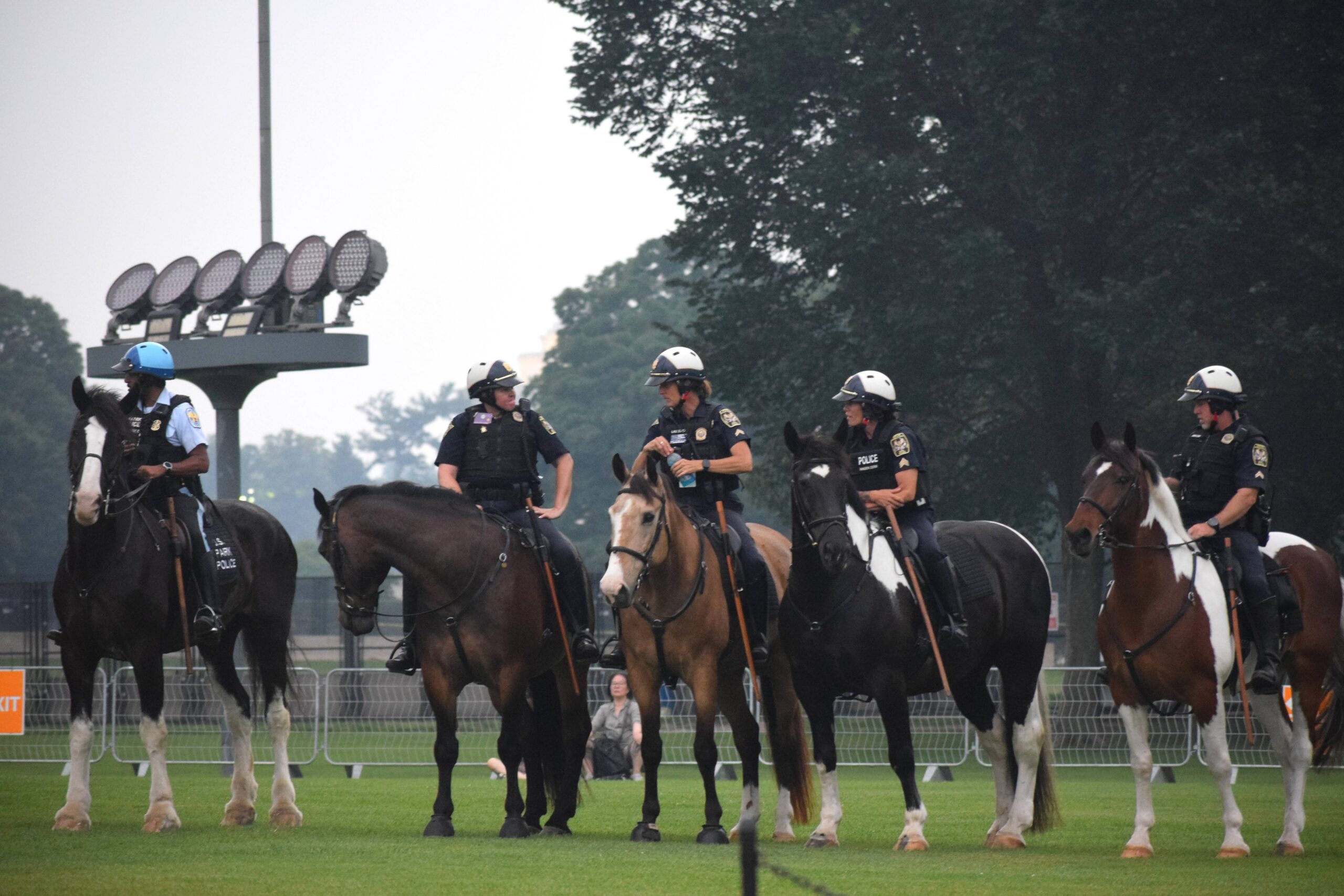 Trump’tan ABD ordusuna övgü, protestoculara gözdağı