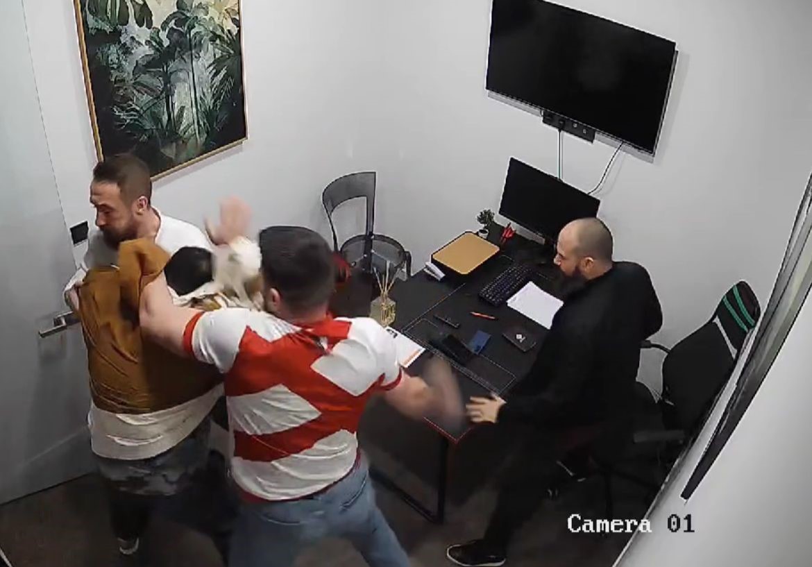 Milli sporcuya pusu kurup, silah çektiler…Dakikalarca böyle darp ettiler