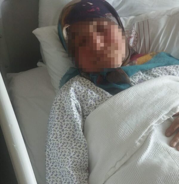 Tarlada çalışırken yorgun mermi isabet eden yaşlı kadın yaralandı