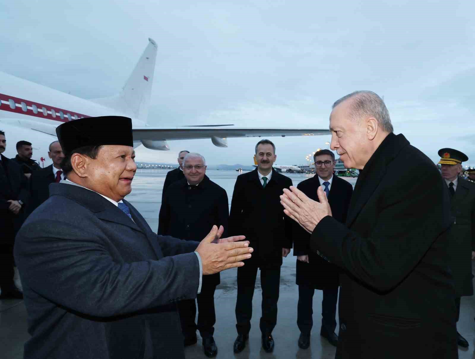 Cumhurbaşkanı Erdoğan, Endonezya Cumhurbaşkanı Subianto ile telefonda görüştü